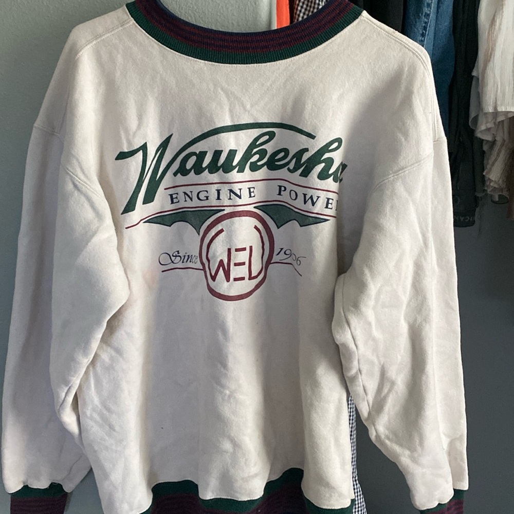 vintage crew neck! great for everyday, vintage, streetwear look!